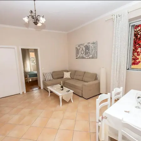 Apartment Liza's House